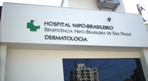Letra caixa na fachada de hospital