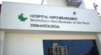 Letra caixa na fachada de hospital